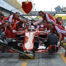 Sebastian Vettel en el carril de boxes