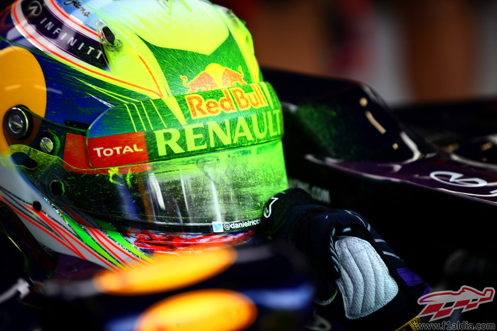 Parafina en el casco de Daniel Ricciardo