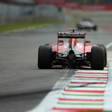 Chispas en la trasera del SF15-T de Kimi Räikkönen