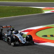 Primera chicane de Monza para Sergio Pérez