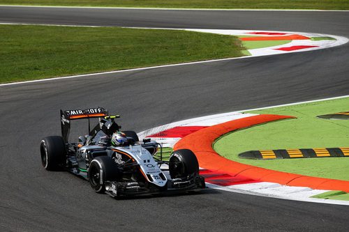 Primera chicane de Monza para Sergio Pérez