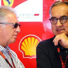 Piero Ferrari y Sergio Marchionne, atentos en Ferrari