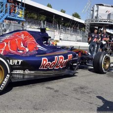 Carlos Sainz volviendo al garaje en los L3