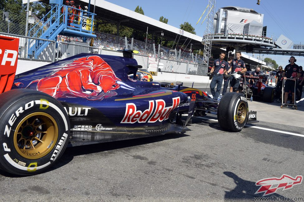 Carlos Sainz volviendo al garaje en los L3