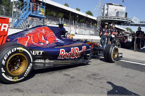 Carlos Sainz volviendo al garaje en los L3