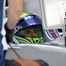 Felipe Massa vigilando los tiempos