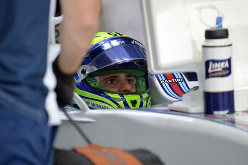 Felipe Massa vigilando los tiempos