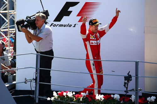 Sebastian Vettel sube al podio con un segundo puesto