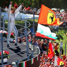 Felipe Massa saca pecho en el podio de Monza