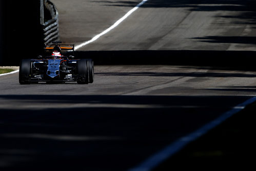 Nico Hülkenberg rueda con el DRS activado