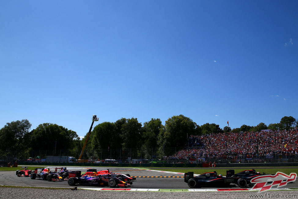 Los dos McLaren suben posiciones en la salida