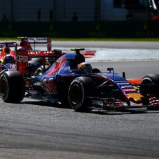 Carlos Sainz rueda por delante de Ricciardo