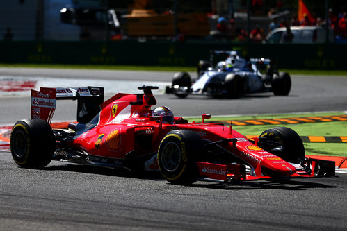 Sebastian Vettel rueda en segunda posición