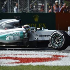 Lewis Hamilton exprime al máximo los medios