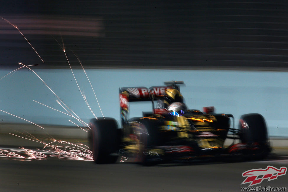 Romain Grosjean soltando chispas