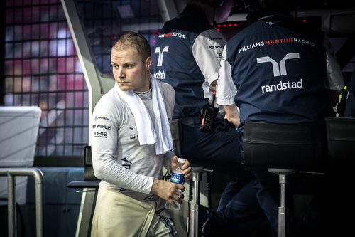 Valtteri Bottas en el muro de Williams