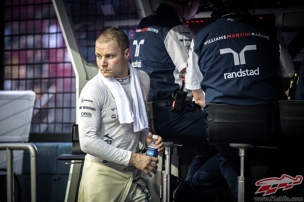 Valtteri Bottas en el muro de Williams