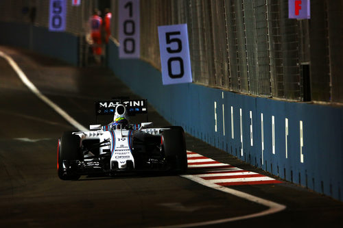 Felipe Massa acercándose a los muros del circuito