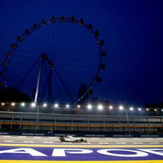 Felipe Massa rodando en la noche de Singapur