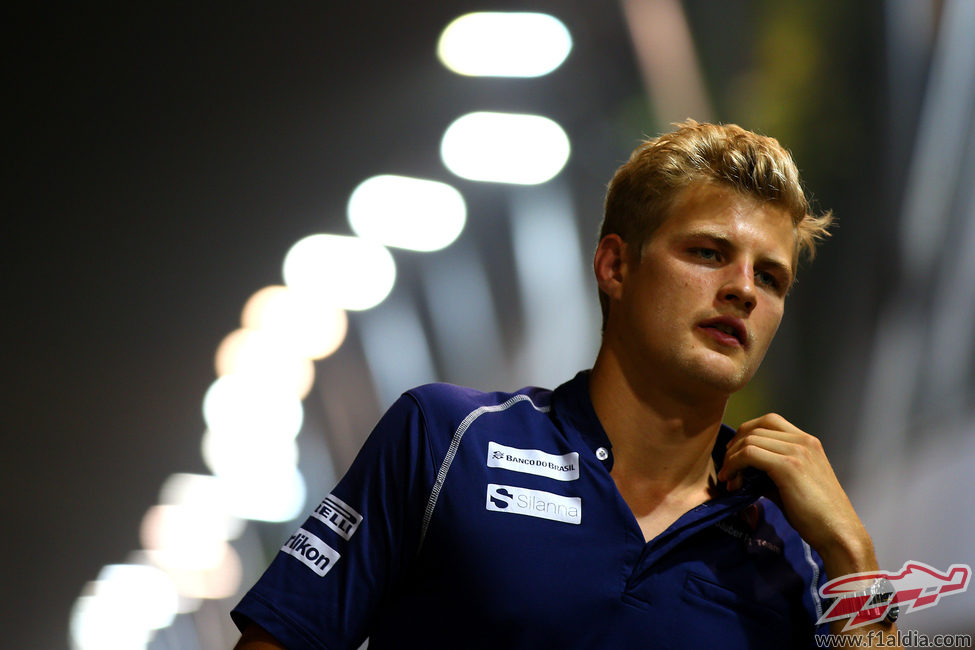 Marcus Ericsson en el paddock