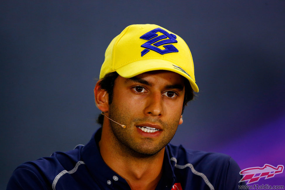 Felipe Nasr en la rueda de prensa de la FIA