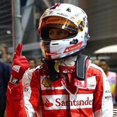 Sebastian Vettel enseña de nuevo su dedo victorioso