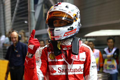 Sebastian Vettel enseña de nuevo su dedo victorioso