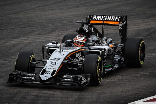 Nico Hulkenberg sufriendo sobreviraje