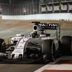 Felipe Massa apurando la trazada