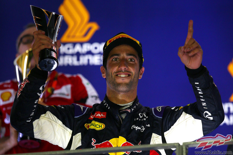 Daniel Ricciardo firma el segundo puesto en Marina Bay