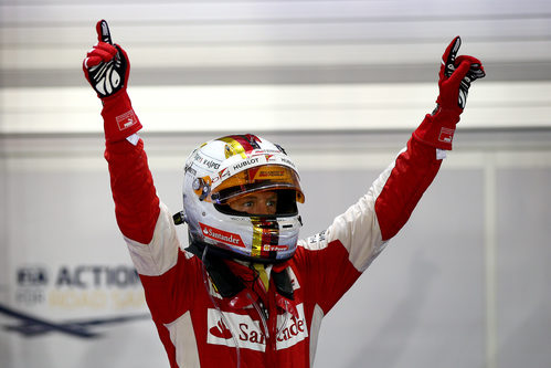 Sebastian Vettel vuelve a lo alto al ganar en Marina Bay