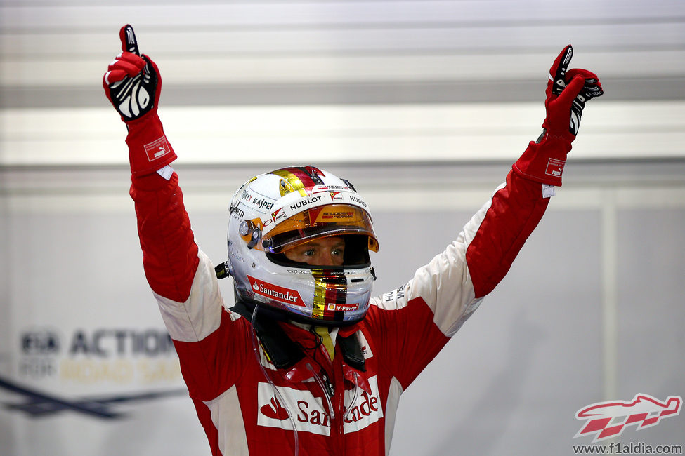 Sebastian Vettel vuelve a lo alto al ganar en Marina Bay