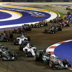 Los Mercedes no progresan en la salida del GP de Singapur