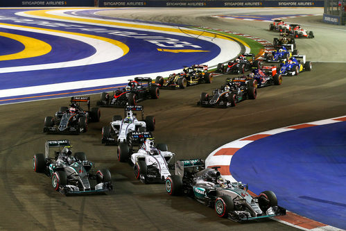 Los Mercedes no progresan en la salida del GP de Singapur