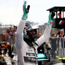 Nico Rosberg, eufórico tras conseguir la pole en la clasificación en Suzuka