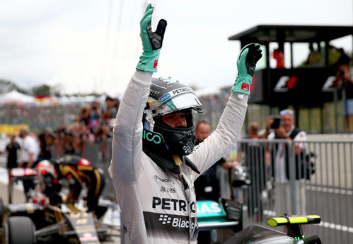 Nico Rosberg, eufórico tras conseguir la pole en la clasificación en Suzuka