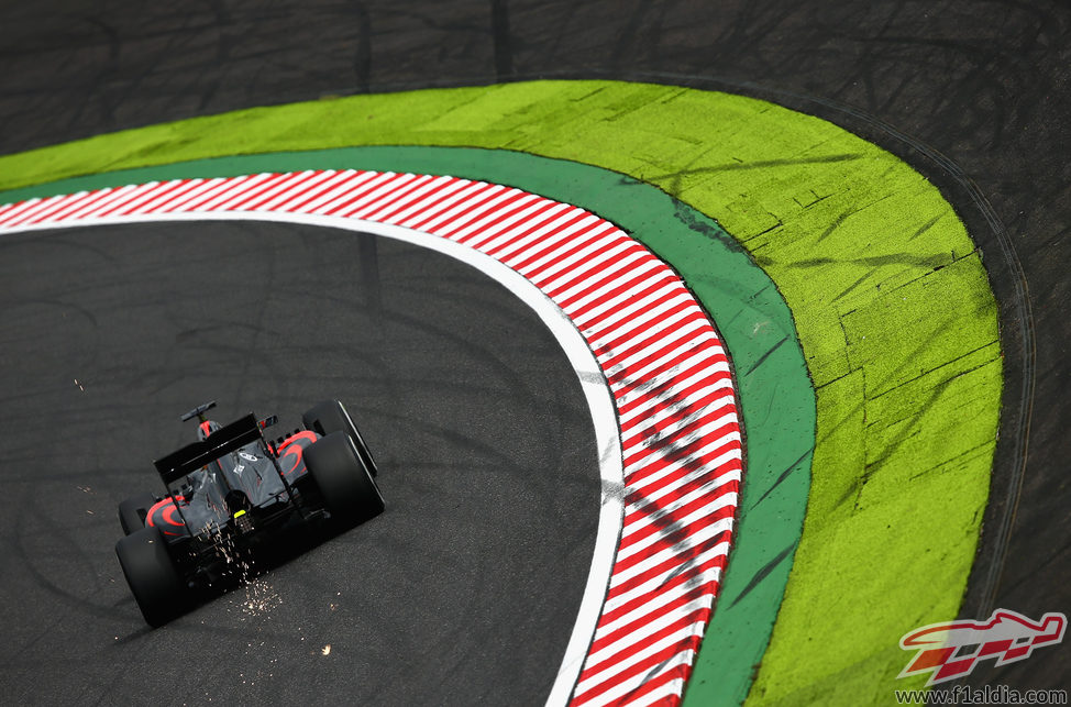 Fernando Alonso cae en la Q2 del Gran Premio de Japón