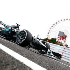 Lewis Hamilton sale a pista con el neumático blando