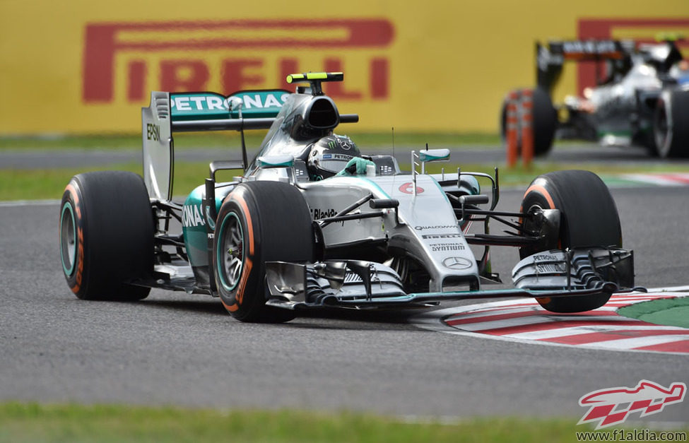 Nico Rosberg traza con exactitud cada curva