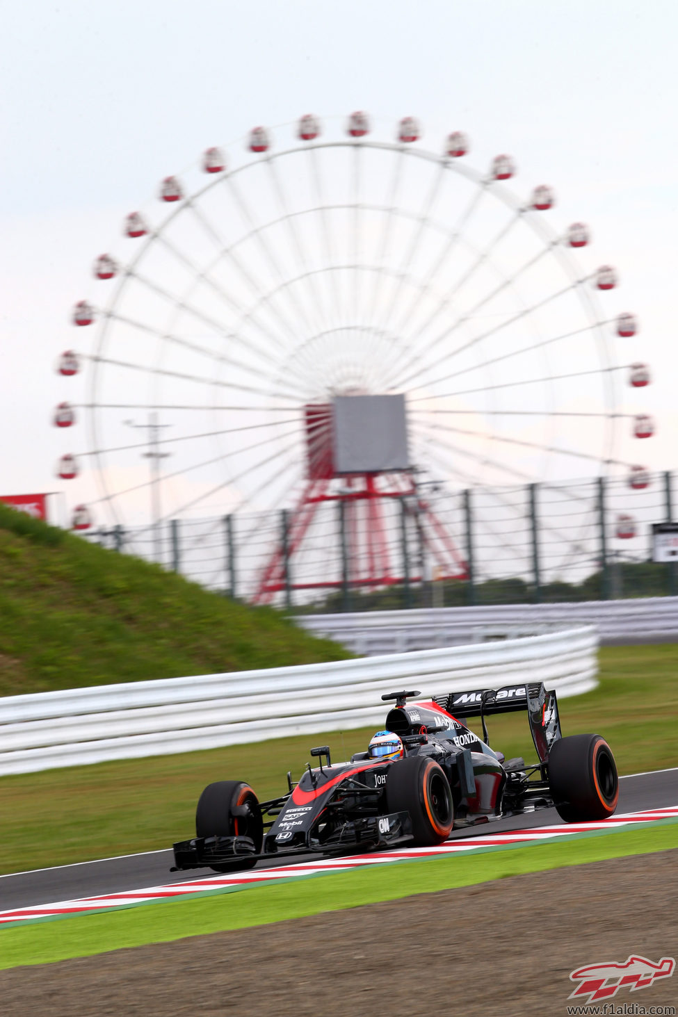 Fernando Alonso prueba sensaciones con los duros