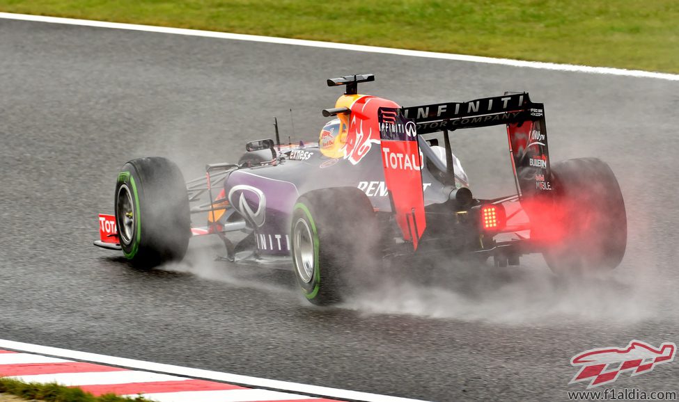 Daniel Ricciardo rodando con los neumáticos intermedios
