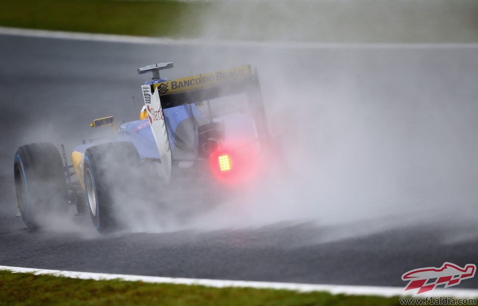 Marcus Ericsson sufriendo aquaplaning