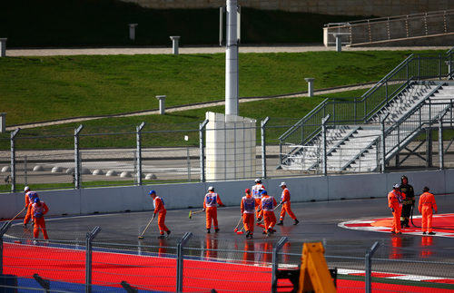 Trabajos de limpieza en la pista de Sochi