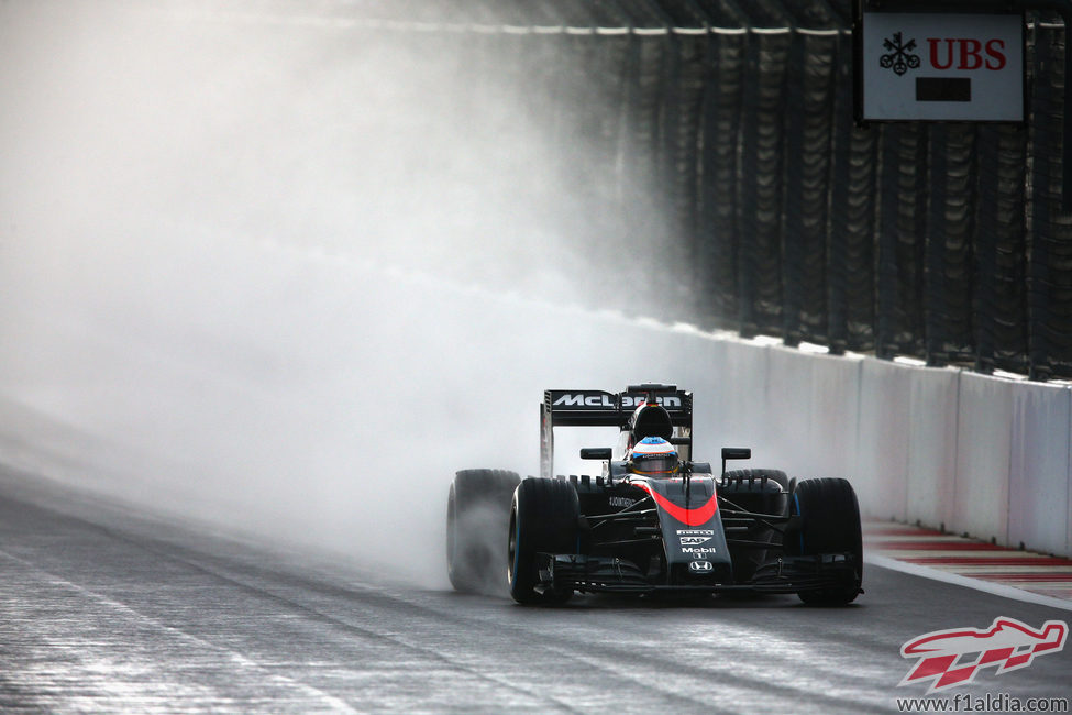 Fernando Alonso exprime su monoplaza en el circuito de Sochi