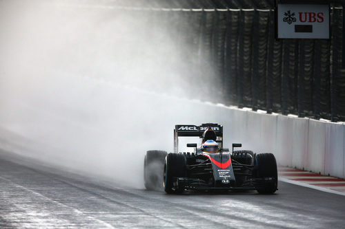 Fernando Alonso exprime su monoplaza en el circuito de Sochi