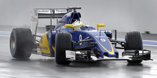 Marcus Ericsson rueda con neumáticos de lluvia extrema