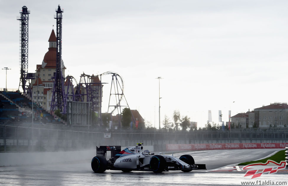 Valtteri Bottas rueda por el trazado urbano de Sochi