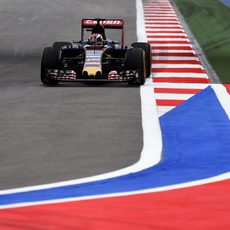 Max Verstappen exprime su STR10 en Sochi