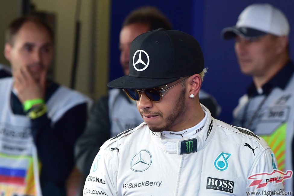 Lewis Hamilton no pudo con su compañero