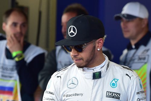 Lewis Hamilton no pudo con su compañero